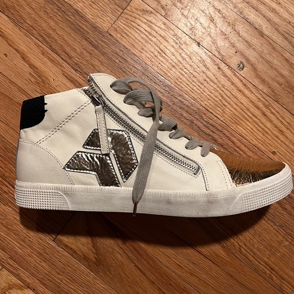 Dolce vita, fun metallic neutral sneakers - Picture 2 of 3